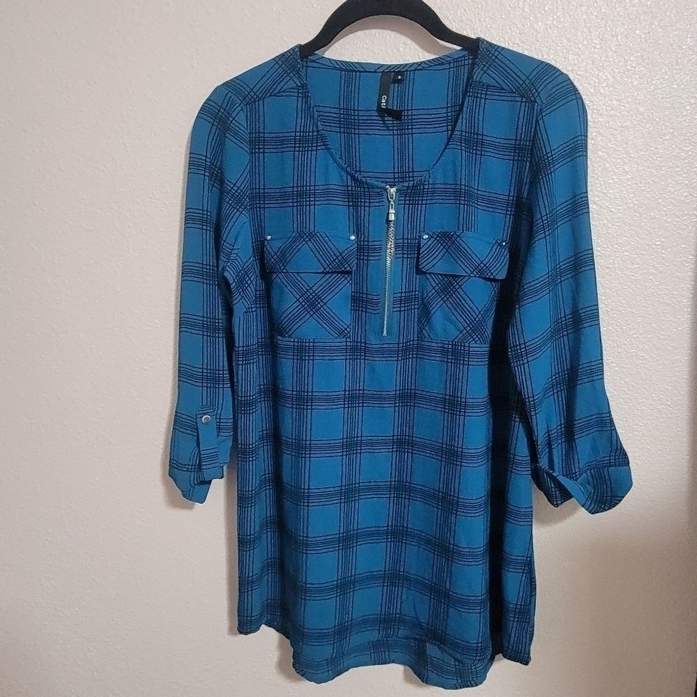 Cathy top size small